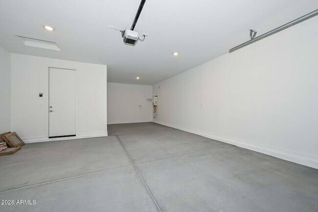 Building Photo - 16004 W Honeysuckle Dr