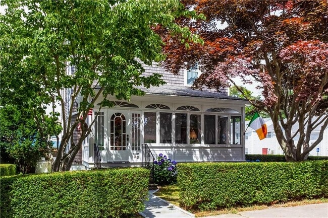 Primary Photo - 22 Bateman Ave