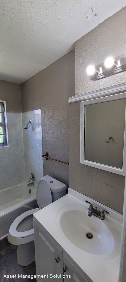 Building Photo - 4 br, 1 bath House - 6714 NW 31st St.