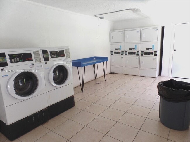 Building Photo - 7225 Miami Lakes Dr