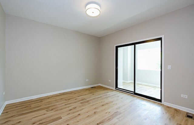 Building Photo - 1516 E 69th Plz