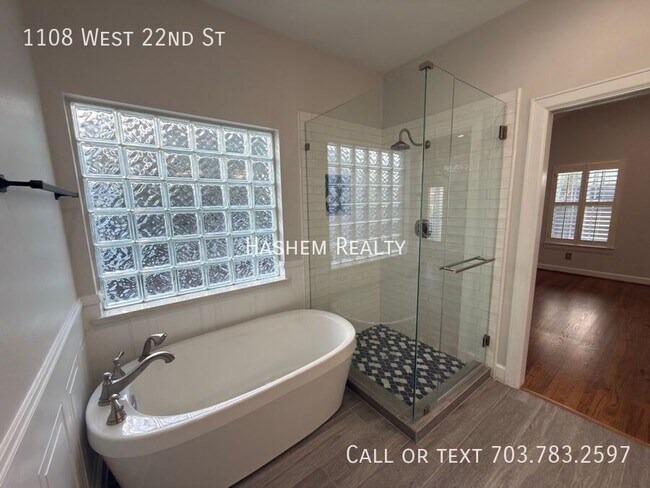Building Photo - 1108 W 22nd St