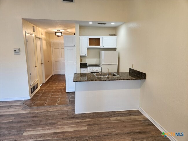 Building Photo - 1015 Old Mill Rd