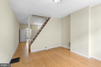 Building Photo - 2033 E Letterly St