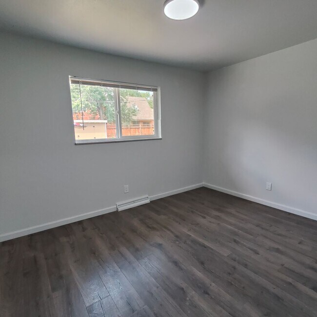 Building Photo - 2 Bedroom in North Boulder Triplex