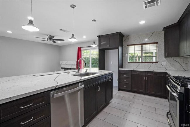 Building Photo - 20247 Kinzie St