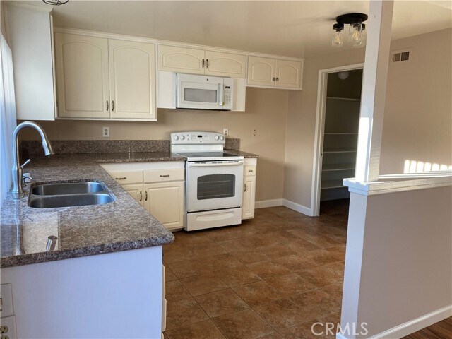 Building Photo - 4231 Elizabeth Ct