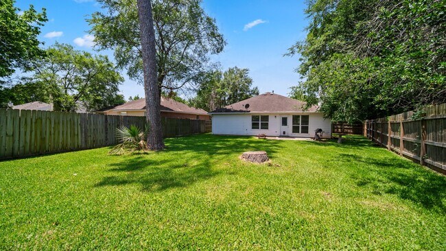 Building Photo - 213 Mesa View