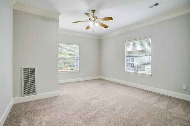 Building Photo - 1809 W Clay St