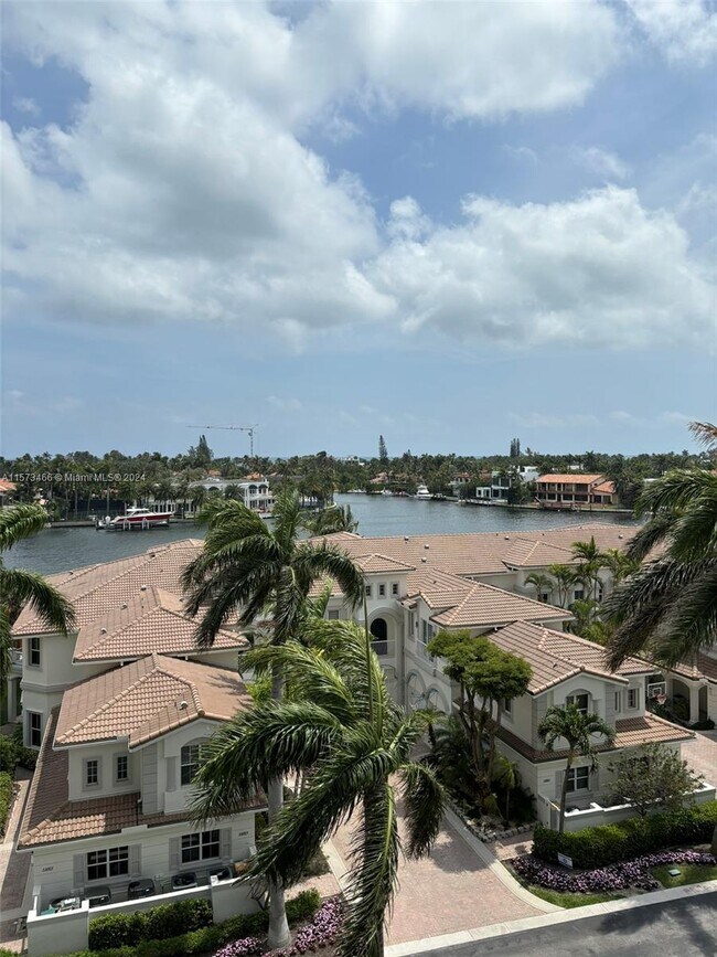 Building Photo - 21050 Point Pl