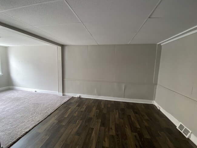 Building Photo - 338 S Duke St