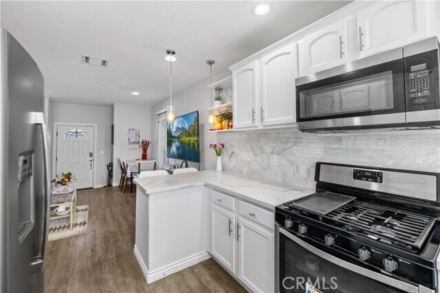 Building Photo - 1046 W 253rd St