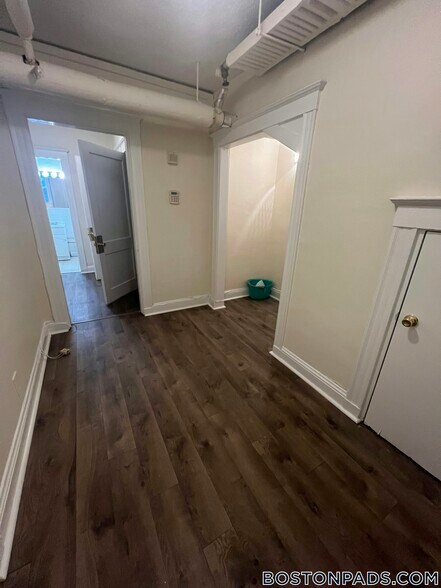 Building Photo - 7 Barrows St