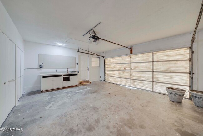 Building Photo - 205 Sunset Ln