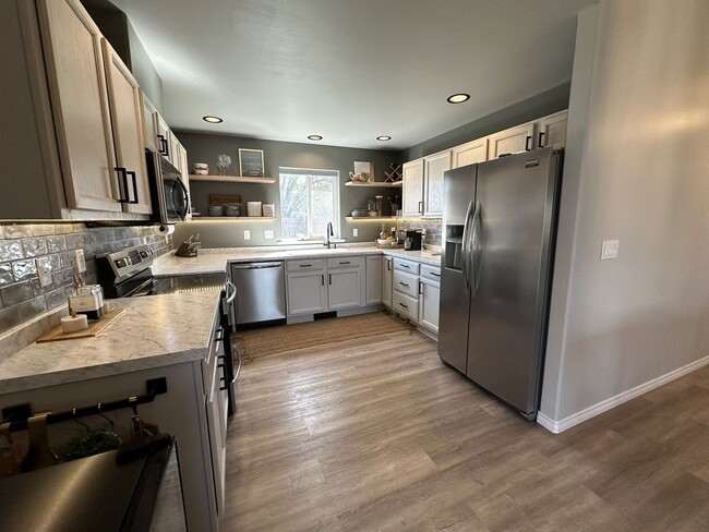Building Photo - Beautiful 3/2 Home With Backyard Oasis!