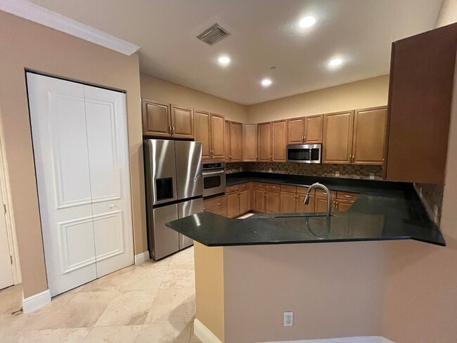 Building Photo - 270 NE 69th Cir