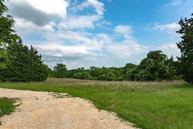 Building Photo - 404 N Meyersville Rd