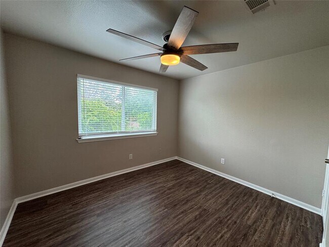 Building Photo - 502 Green Valley Cove