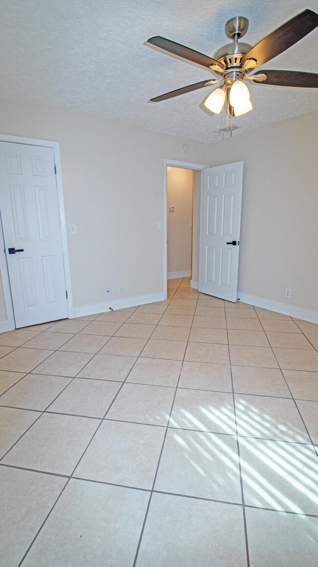 Building Photo - 8757 SE Hobe Ridge Ave