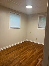 Building Photo - 1401 Narrow Ln