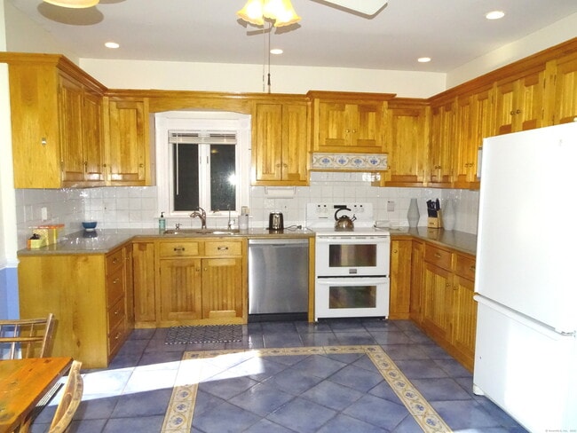 Building Photo - 101 S Main St