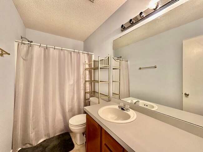 Building Photo - 1828 Whispering Oaks Ln