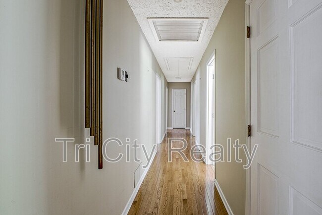 Building Photo - 630 Hawthorne Pl