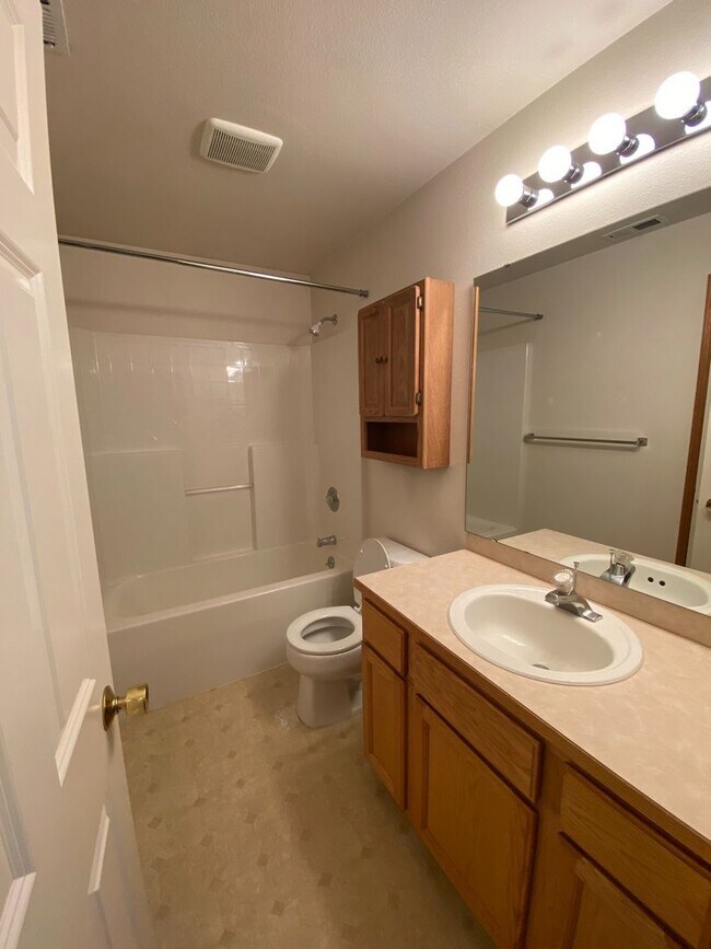 Building Photo - 8807 W Bonnie Ave