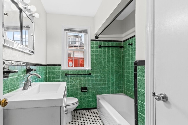 Building Photo - Charming 3-Bedroom Home in Silver Spring