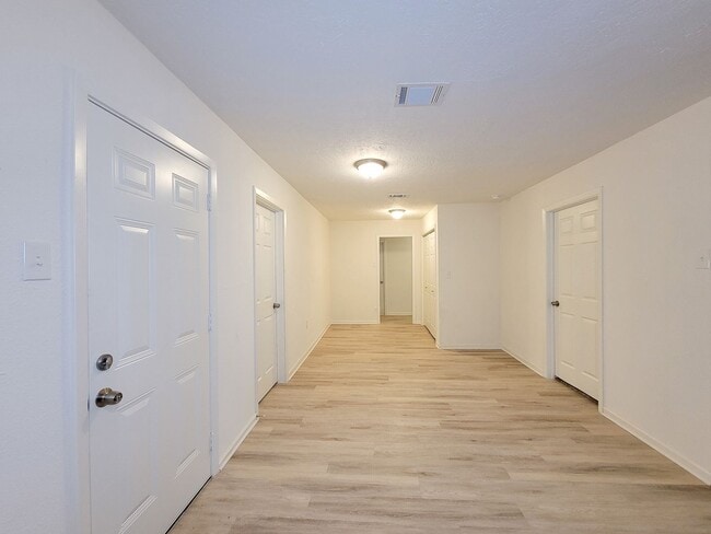 Building Photo - BEAUTIFUL REMODELED 3 BEDROOM 2 BATH WITH ...