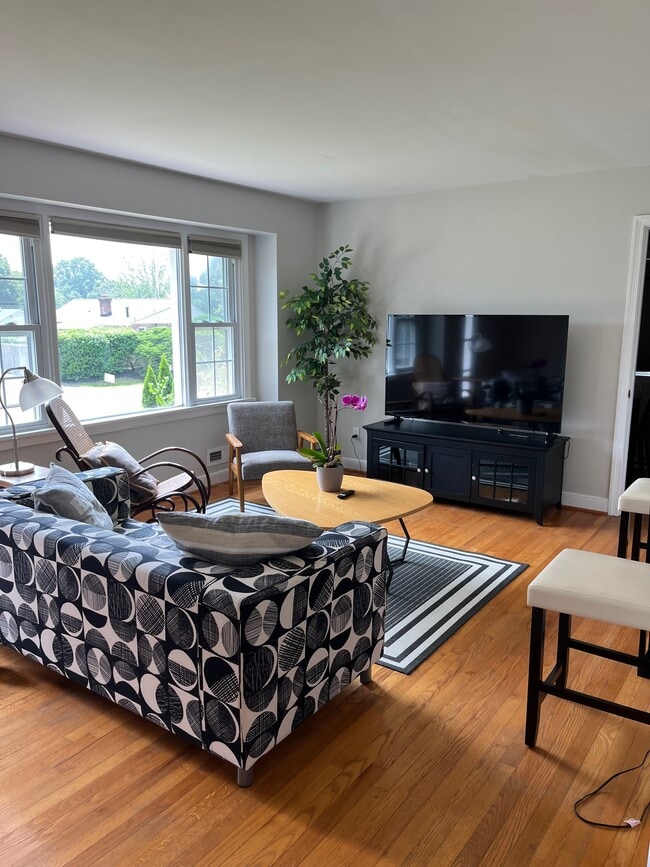 Building Photo - Warrenton