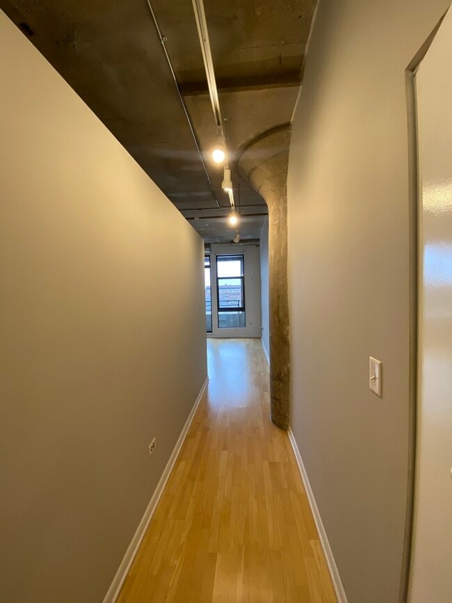 Building Photo - 1550 S Blue Island Ave