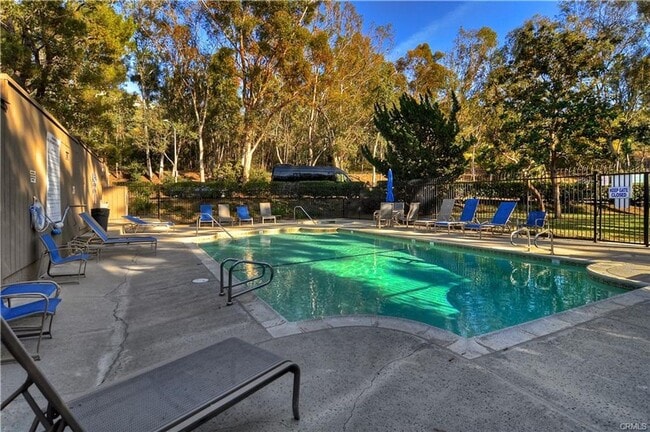Building Photo - Beautifully Upgraded Single-Level Condo on...