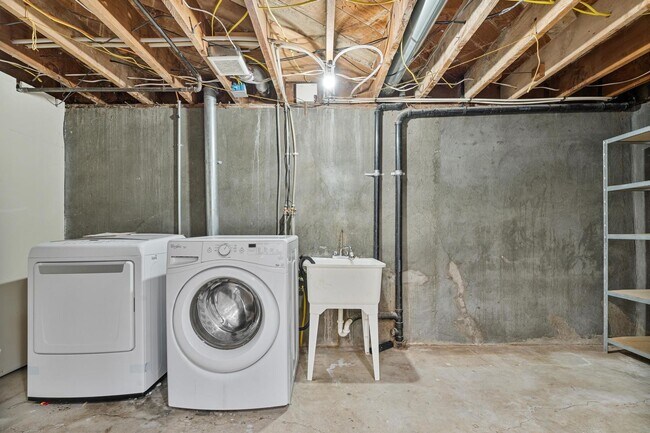 Building Photo - Inviting, remodeled 3-bdr/1.5-bath in Division/Hawthorne duplex—Privacy, A/C, parking, & storage
