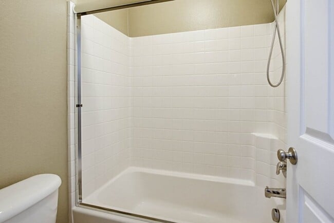 Building Photo - 2 Bedroom Townhome with Bonus Office in San Marcos