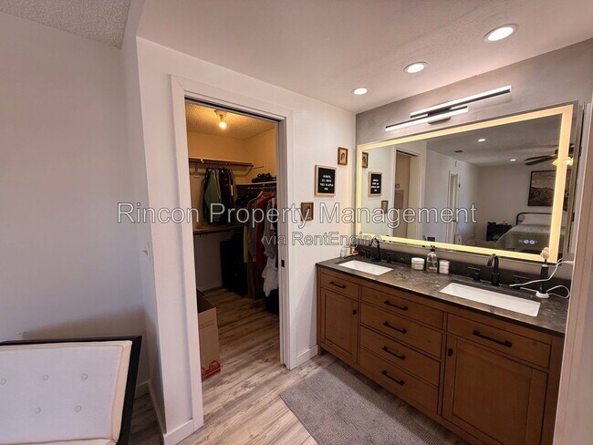 Building Photo - 411 Canterbury Way