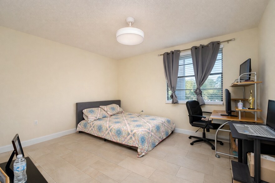 Building Photo - 3515 Village Blvd