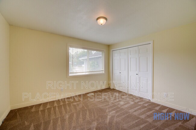 Building Photo - 11156 W Gunsmoke St