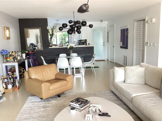 Building Photo - 460 Poinciana Island Dr