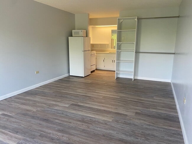 Building Photo - Studio Apartment in Hollister
