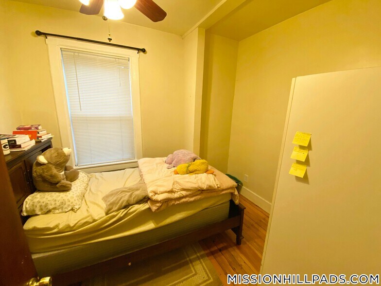 Building Photo - 19 Sachem St