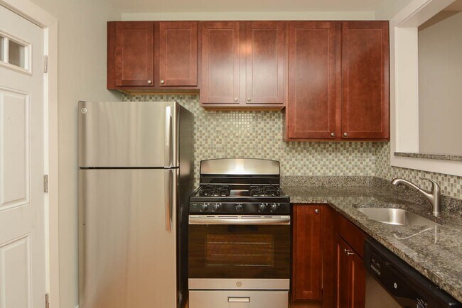 Building Photo - 4420 N Wolcott Ave