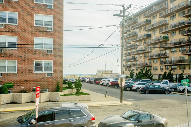 Building Photo - 601 Shore Rd