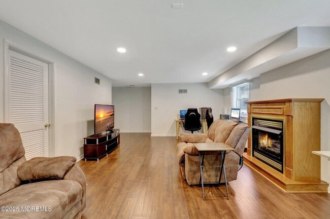 Building Photo - 3 Galewood Dr