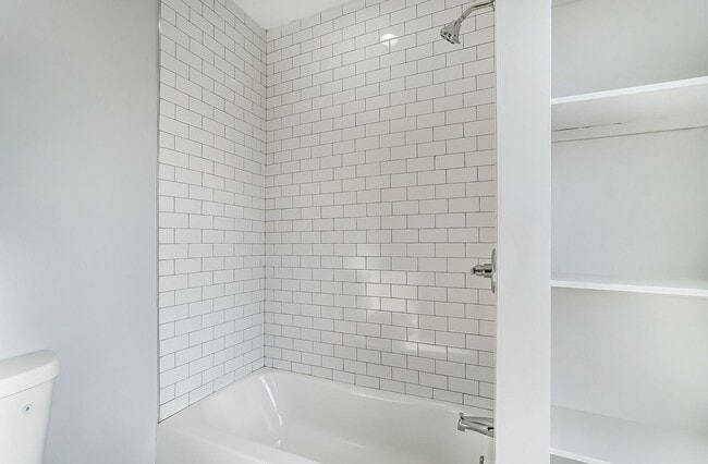 Building Photo - Three Bedroom Home in Hamilton!