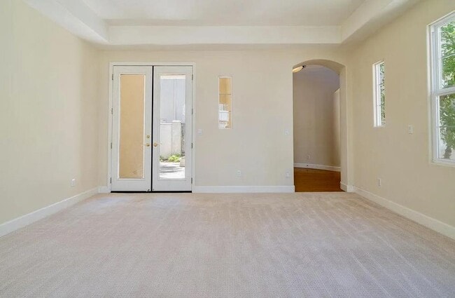 Building Photo - 2520 Club Dr