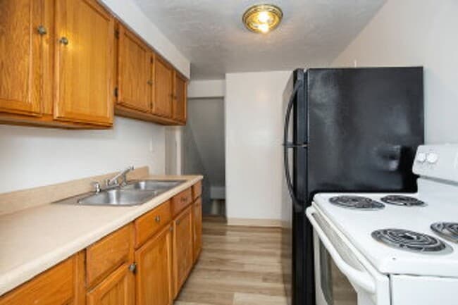 Building Photo - 25141 Treadwell Ave