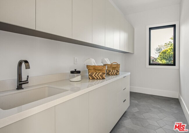 Building Photo - 17341 Amina Pl