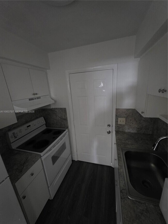 Building Photo - 53 Esplanade Dr