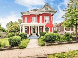 Building Photo - 1338 College St